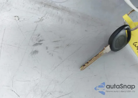 2004 Chevrolet Silverado 1500 Work Truck z USA, uszkodzony, nr VIN 1GCEC14XX4Z321880